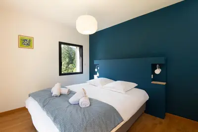 Un ou plusieurs lits dans un hébergement de l'établissement Villa pleine nature - piscine, jacuzzi, sauna