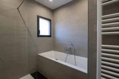 Salle de bains dans l'établissement Villa pleine nature - piscine, jacuzzi, sauna