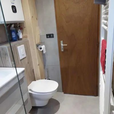 Salle de bains dans l'établissement Joli appartement T2, la clairière du lac, rez de jardin, terrasse fermée, parking