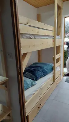 Un ou plusieurs lits dans un hébergement de l'établissement Joli appartement T2, la clairière du lac, rez de jardin, terrasse fermée, parking