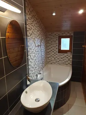Salle de bains dans l'établissement Chalet Modus, Belle vue lac, Sauna, Wifi