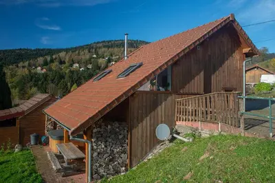 Vue générale sur la montagne ou vue sur la montagne depuis le chalet
