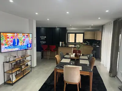 Télévision ou salle de divertissement dans l'établissement Appartement plain-pied en Alsace