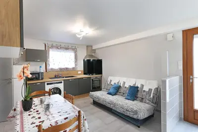 Cuisine ou kitchenette dans l'établissement Gite avec terrasse proche Gérardmer tout inclus