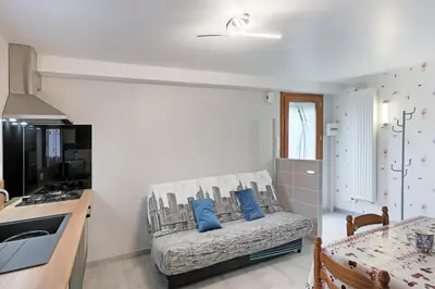 Télévision ou salle de divertissement dans l'établissement Gite avec terrasse proche Gérardmer tout inclus
