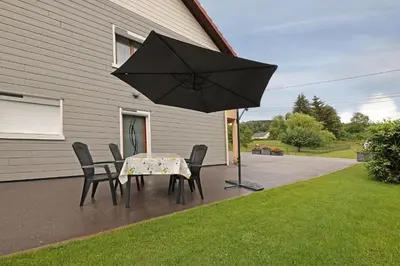 Jardin de l'établissement Gite avec terrasse proche Gérardmer tout inclus