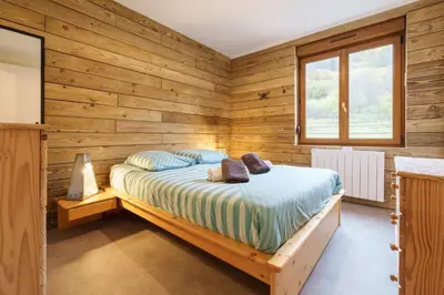 Un ou plusieurs lits dans un hébergement de l'établissement Les Jonquilles - 3 chambres et garage privé