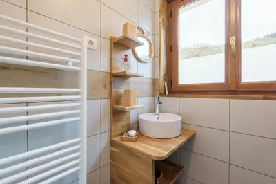 Salle de bains dans l'établissement Les Jonquilles - 3 chambres et garage privé
