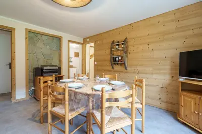 Télévision ou salle de divertissement dans l'établissement Les Jonquilles - 3 chambres et garage privé