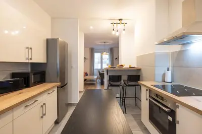 Cuisine ou kitchenette dans l'établissement MonSéjourCosy - L'Escapade - Spacieux - Netflix
