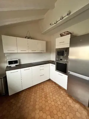 Cuisine ou kitchenette dans l'établissement Au théâtre