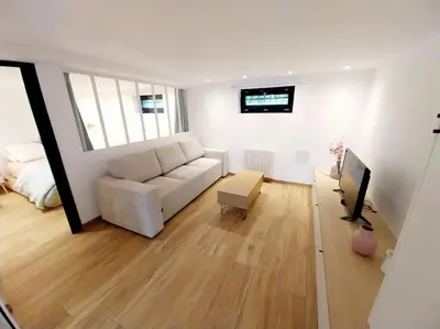 Télévision ou salle de divertissement dans l'établissement L'underground - parking - jardin