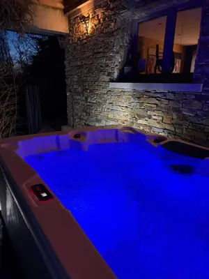 Piscine de l'établissement Chalet Villa Piscine vue panoramique sur Gérardmer et le Hohneck ou située à proximité
