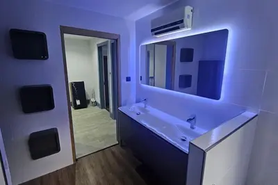 Télévision ou salle de divertissement dans l'établissement Le Pavillon dans le Parc