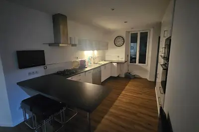 Cuisine ou kitchenette dans l'établissement Le Pavillon dans le Parc