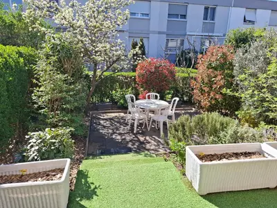 Jardin de l'établissement Charmante maison familiale