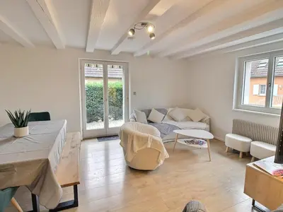 Coin salon dans l'établissement Maison spacieuse à Colmar, 5 chambres, terrasse, WiFi, parking gratuit - FR-1-722-12