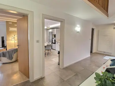 Télévision ou salle de divertissement dans l'établissement Maison spacieuse à Colmar, 5 chambres, terrasse, WiFi, parking gratuit - FR-1-722-12
