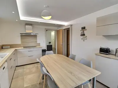 Cuisine ou kitchenette dans l'établissement Maison spacieuse à Colmar, 5 chambres, terrasse, WiFi, parking gratuit - FR-1-722-12
