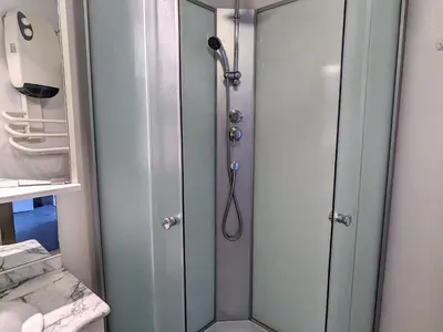 Salle de bains dans l'établissement Appartement cosy à La Bresse avec terrasse et parking, animaux admis - FR-1-589-689