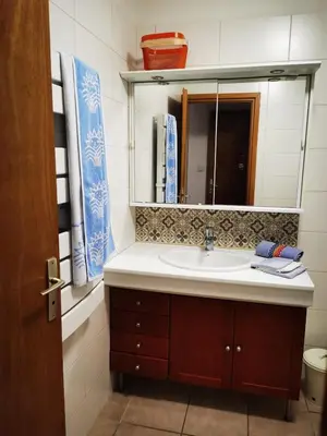 Salle de bains dans l'établissement Appartement-maison avec jardin