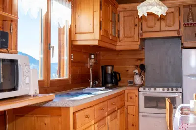 Cuisine ou kitchenette dans l'établissement Chalet Terrasse Plein Sud, Cheminée, Ski-Rando, Nature & Village, Animaux admis, Parking