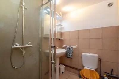 Salle de bains dans l'établissement Chalet Terrasse Plein Sud, Cheminée, Ski-Rando, Nature & Village, Animaux admis, Parking