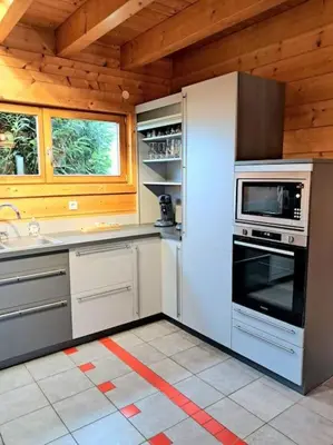Cuisine ou kitchenette dans l'établissement Domaine la Clairière Le Chêne Grande maison avec Sauna Terrasse Brasero et baby-foot