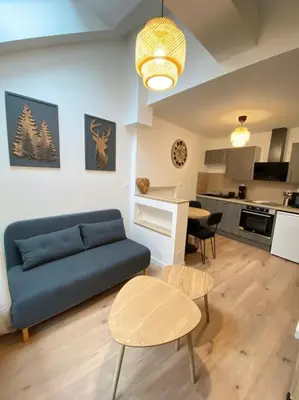 Cuisine ou kitchenette dans l'établissement Nouveau-L'Alsakrat-au coeur de Munster