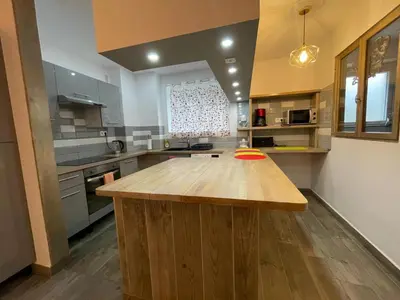 Cuisine ou kitchenette dans l'établissement Appartement proche centre Colmar parking public gratuit