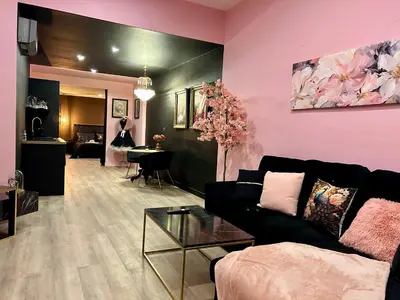 Coin salon dans l'établissement Suite Josefina - SPA&SAUNA - au cœur de la route des vins