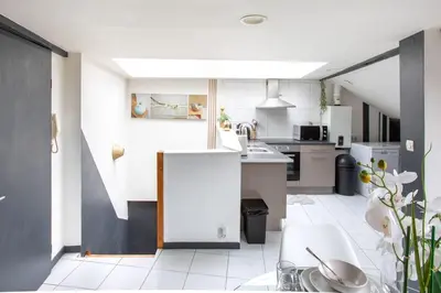 Cuisine ou kitchenette dans l'établissement Le Lumina - style et confort au centre
