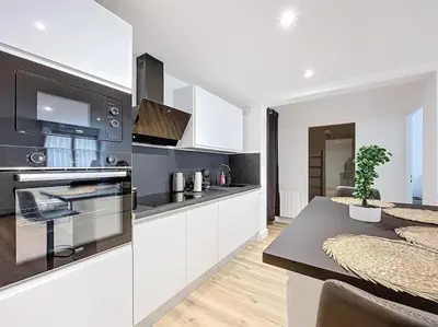 Cuisine ou kitchenette dans l'établissement Escapade confortable et chic parking et vélo-box