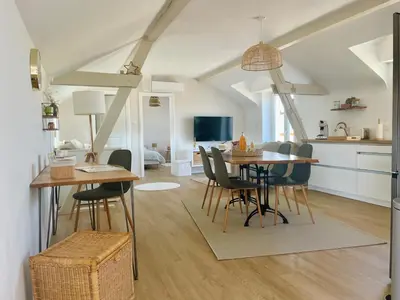 Télévision ou salle de divertissement dans l'établissement Envolée des rêves - Terrasse - Parking privé