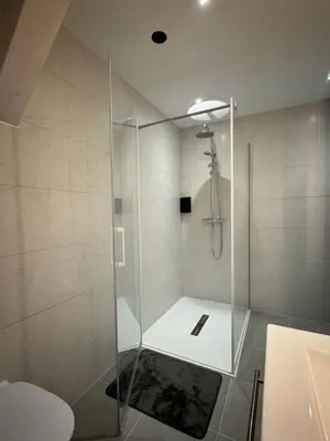 Salle de bains dans l'établissement Gîte duplex les Glycines