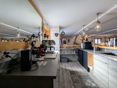 Plan de l'établissement Chalet familial spacieux avec spa, sauna et salle de jeux - FR-1-589-750