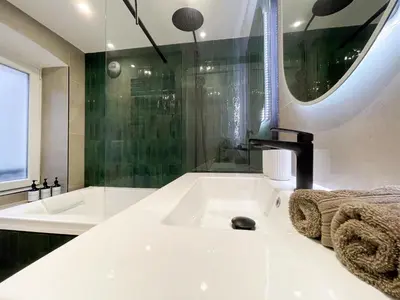 Salle de bains dans l'établissement Suite Émeraude centre ville