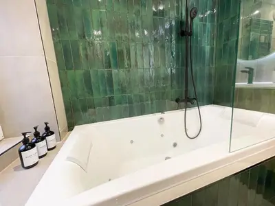 Salle de bains dans l'établissement Suite Émeraude centre ville