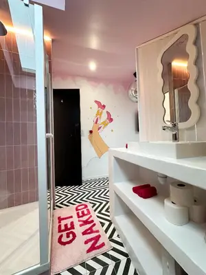 Salle de bains dans l'établissement Chambre Disco Paradisio