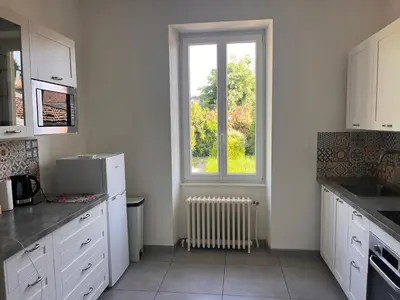 Cuisine ou kitchenette dans l'établissement Jardin de Victor Appartements calmes spacieux avec jardin clos