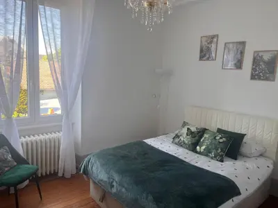 Un ou plusieurs lits dans un hébergement de l'établissement Jardin de Victor Appartements calmes spacieux avec jardin clos