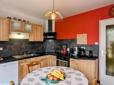 Cuisine ou kitchenette dans l'établissement Maison charmante avec jardin, terrasse et parking près du Ballon d'Alsace - FR-1-583-297