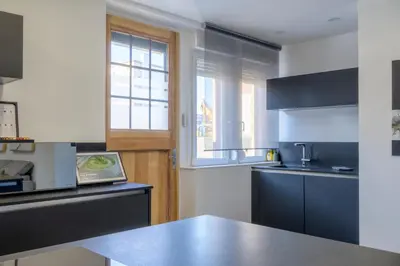 Cuisine ou kitchenette dans l'établissement Maison cosy et bien située