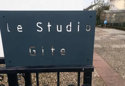 Certificat, récompense, panneau ou autre document affiché dans l'établissement Le Studio