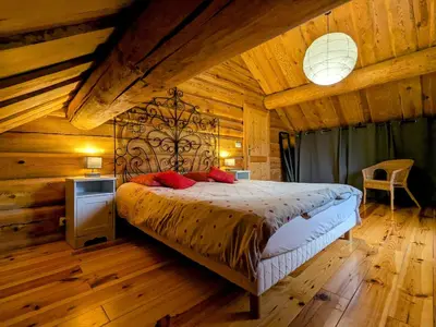 Un ou plusieurs lits dans un hébergement de l'établissement Chalet tout confort en bois, Wifi, Animaux admis - FR-1-589-756