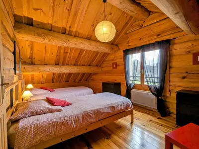 Un ou plusieurs lits dans un hébergement de l'établissement Chalet tout confort en bois, Wifi, Animaux admis - FR-1-589-756