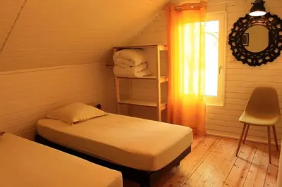 Un ou plusieurs lits dans un hébergement de l'établissement Bouleau - Chalet en bois dans son écrin de verdure