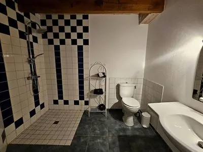 Salle de bains dans l'établissement La Ferme - Maison avec terrasse