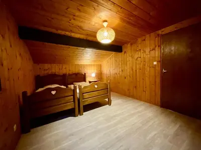 Un ou plusieurs lits dans un hébergement de l'établissement Le Grand Aigle, bel appartement style chalet