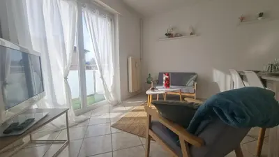 Télévision ou salle de divertissement dans l'établissement Chez Margaux - Parking